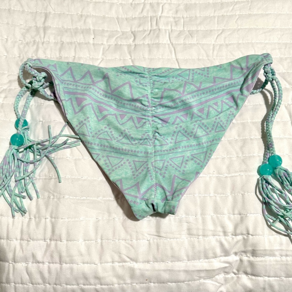 Victoria Secret Reversible Bikini - Picture 5 of 7